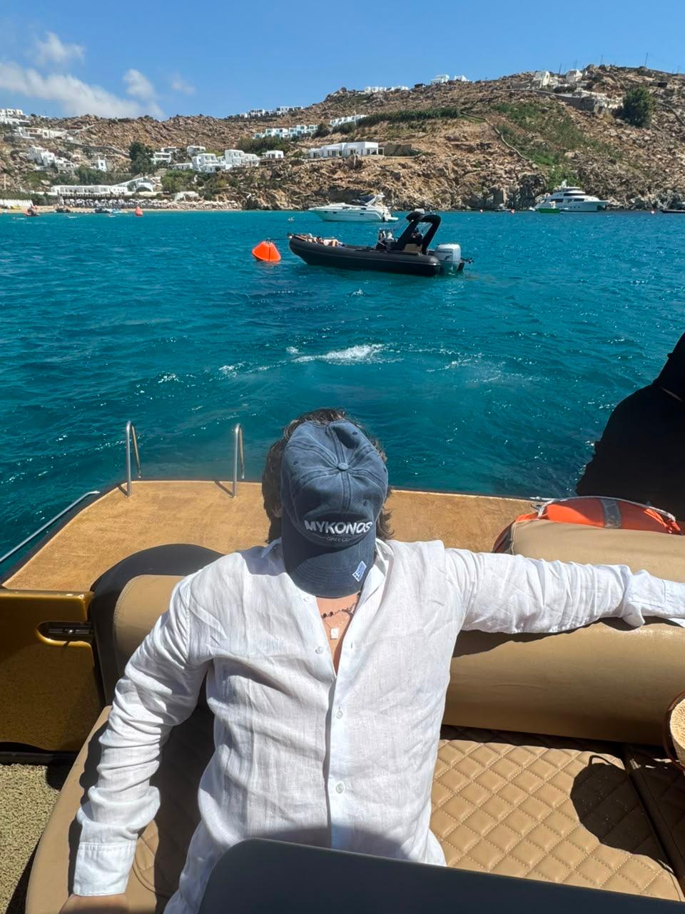 BruTrips em um barco em Mykonos